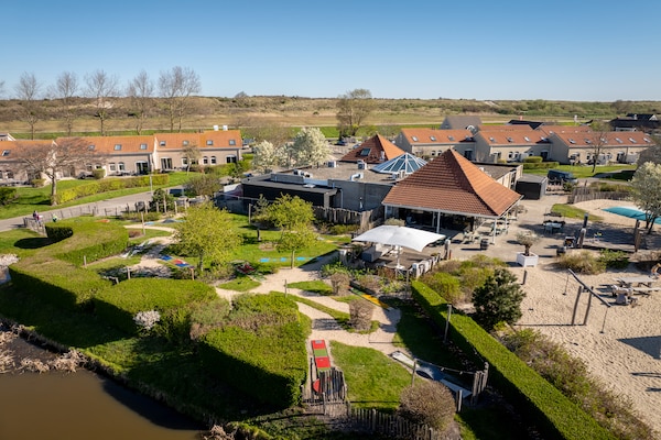 Foto van Bungalow aan het strand vlakbij het strand - Vakantiehuis in Renesse - ParkFacilities