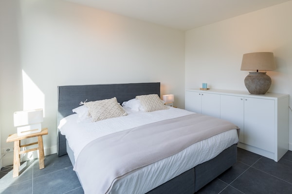 Foto van Villa aan het Veerse Meer met Uitzicht - Vakantiehuis in Arnemuiden - BedRoom