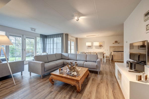 Foto van Villa in Domburg bij Noordzeestrand - Vakantiehuis in Domburg - LivingRoom
