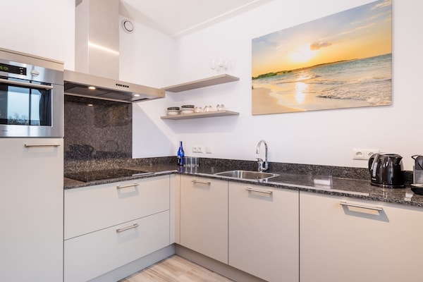 Foto van Appartement in Zeeland met luxe voorzieningen - Vakantiehuis in Koudekerke - Kitchen