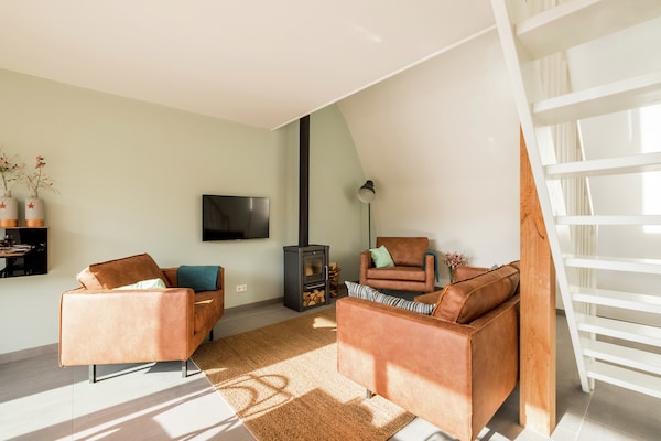 Foto van Lodge in Vlissingen bij Noordzeestrand - Vakantiehuis in Vlissingen - LivingRoom