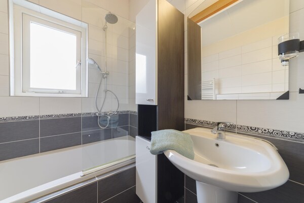 Foto van Vakantiehuis in rustige park met tuin - Vakantiehuis in Wemeldinge - BathRoom