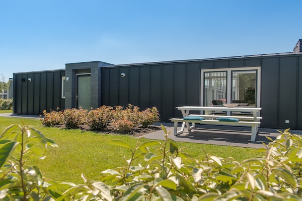 Foto van Modern Chalet bij bos in Zeeland - Vakantiehuis in Wemeldinge - GardenSummer