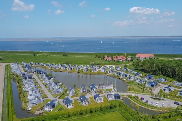 Foto van Modern Chalet bij bos in Zeeland - Vakantiehuis in Wemeldinge - ParkFacilities