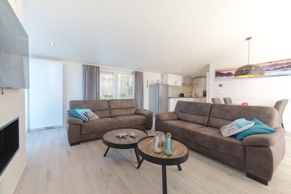 Foto van Modern Chalet bij bos in Zeeland - Vakantiehuis in Wemeldinge - LivingRoom