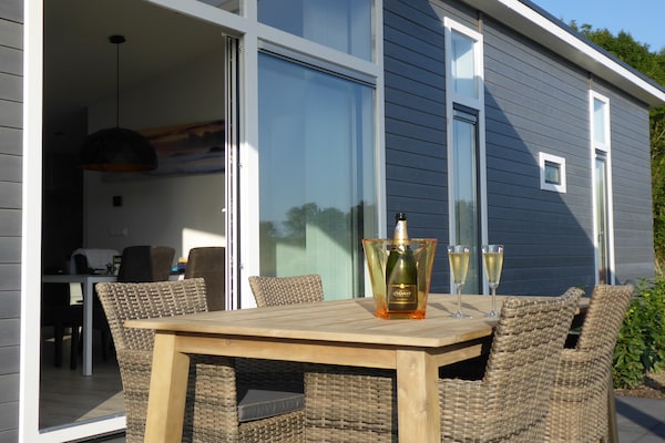 Foto van Modern Chalet bij bos in Zeeland - Vakantiehuis in Wemeldinge - TerraceBalcony
