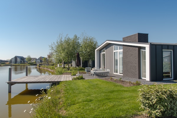 Foto van Chalet in Zeeland met Sauna aan het Water - Vakantiehuis in Wemeldinge - ExteriorSummer