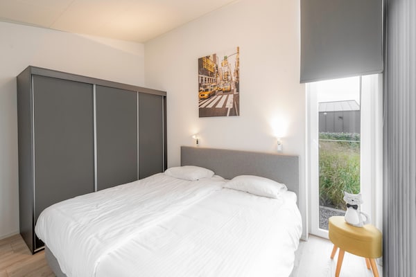 Foto van Chalet in Zeeland met Sauna aan het Water - Vakantiehuis in Wemeldinge - BedRoom