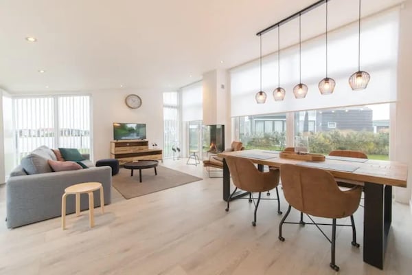 Foto van Huis aan het meer in Zeeland - Vakantiehuis in Wemeldinge - DiningRoom