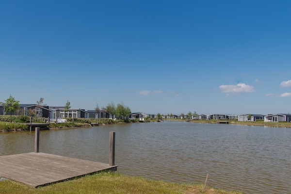 Foto van Schilderachtig verblijf met terras - Vakantiehuis in Wemeldinge - TerraceBalcony
