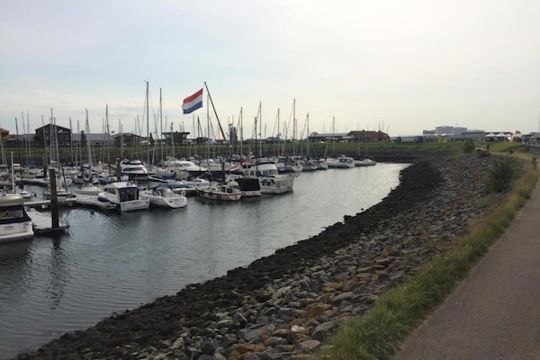 Foto van Schilderachtig verblijf met terras - Vakantiehuis in Wemeldinge - AreaSummer20KM