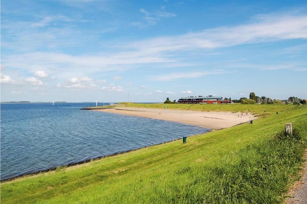 Foto van Schilderachtig verblijf met terras - Vakantiehuis in Wemeldinge - AreaSummer20KM