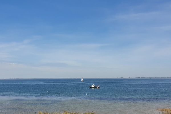 Foto van Chalet in Zeeland bij schilderachtige vijver - Vakantiehuis in Wemeldinge - AreaSummer1KM