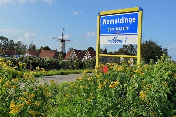 Foto van Chalet in Zeeland bij schilderachtige vijver - Vakantiehuis in Wemeldinge - AreaSummer1KM