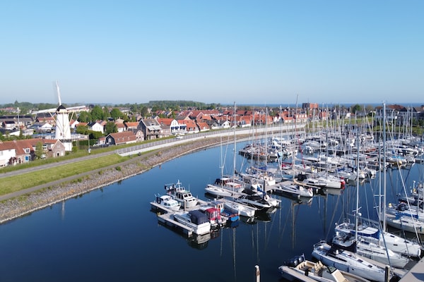 Foto van Chalet in Zeeland bij schilderachtige vijver - Vakantiehuis in Wemeldinge - AreaSummer5KM