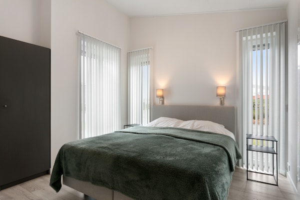 Foto van Chalet in Zeeland bij schilderachtige vijver - Vakantiehuis in Wemeldinge - BedRoom