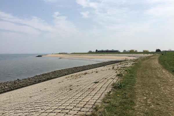 Foto van Chalet in Zeeland bij schilderachtige vijver - Vakantiehuis in Wemeldinge - AreaSummer20KM