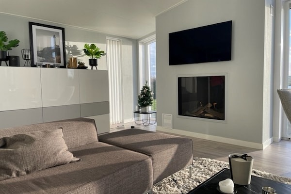 Foto van Chalet in Zeeland bij schilderachtige vijver - Vakantiehuis in Wemeldinge - LivingRoom