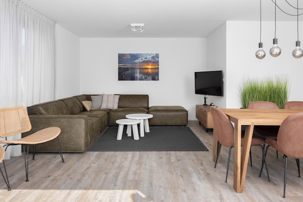 Foto van Villa aan Veerse Meer met Sauna - Vakantiehuis in Wolphaartsdijk - LivingRoom