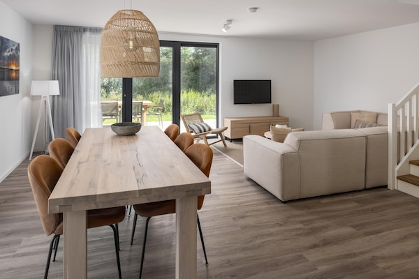 Foto van Luxe villa met wijnkoelkast - Vakantiehuis in Wolphaartsdijk - LivingRoom
