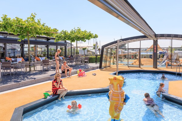 Foto van Ruim Huis in Nederland voor 8 Personen - Vakantiehuis in Kortgene - ParkFacilities