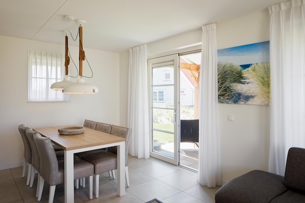 Foto van Villa bij Nieuwvliet Strand met Sauna - Vakantiehuis in Nieuwvliet-Bad - DiningRoom