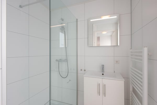 Foto van Hostel in Nieuwvliet bij het Strand - Vakantiehuis in Nieuwvliet-Bad - BathRoom