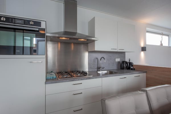 Foto van Lodge in Nieuwvliet Bad bij het Strand - Vakantiehuis in Nieuwvliet-Bad - Kitchen