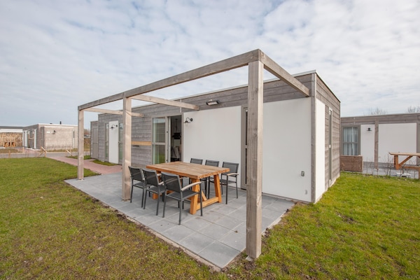 Foto van Lodge in Nieuwvliet-Bad bij het Strand - Vakantiehuis in Nieuwvliet-Bad - ExteriorSummer