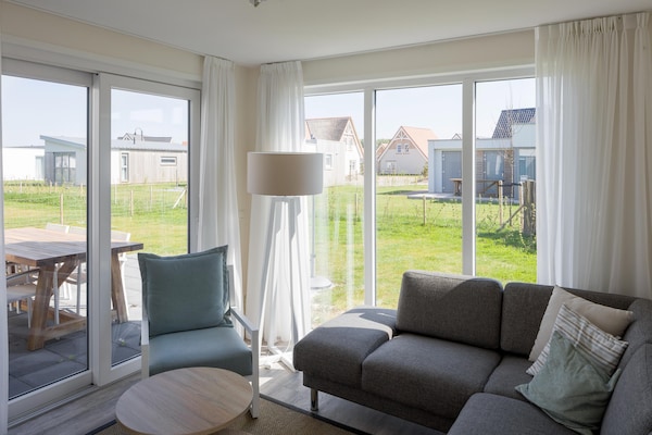 Foto van Bungalow in Nieuwvliet Bad Beach Resort - Vakantiehuis in Nieuwvliet - LivingRoom