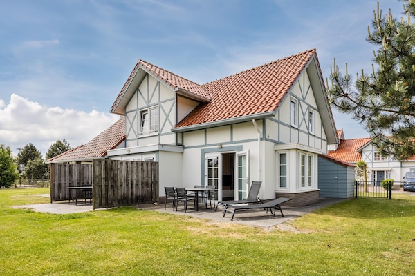 Foto van Villa in Cadzand-Bad bij Noordzeestrand - Vakantiehuis in Cadzand-Bad - ExteriorSummer
