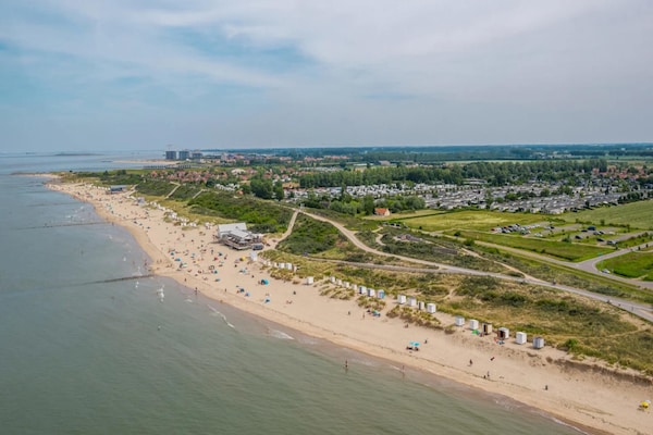 Foto van Betoverend chalet op 600 m van de zee - Vakantiehuis in Breskens - ParkFacilities