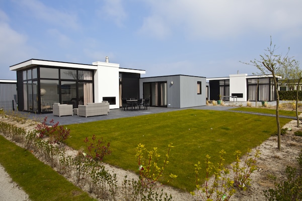 Foto van Modern vakantiehuis op 600 m van de zee - Vakantiehuis in Breskens - ExteriorSummer