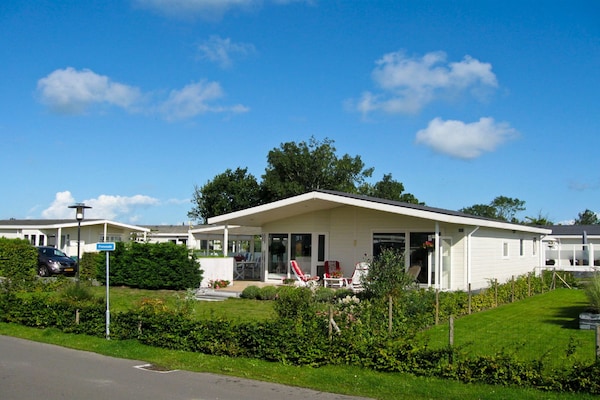 Foto van Mooi chalet met strand op 600 m. - Vakantiehuis in Breskens - ExteriorSummer