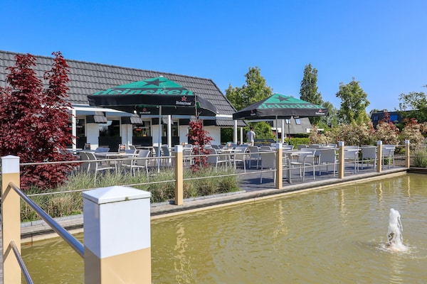 Foto van Mooi chalet met strand op 600 m. - Vakantiehuis in Breskens - ParkFacilities