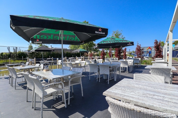 Foto van Mooi chalet met strand op 600 m. - Vakantiehuis in Breskens - ParkFacilities