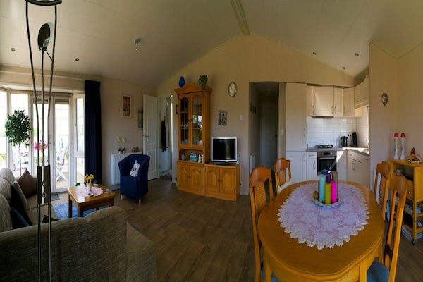 Foto van Mooi chalet met strand op 600 m. - Vakantiehuis in Breskens - LivingRoom