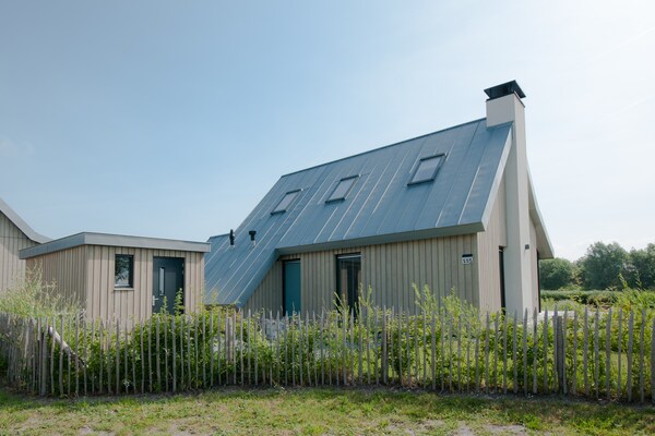 Foto van Villa Oesterdam | 6 personen - Vakantiehuis in Tholen - ExteriorSummer