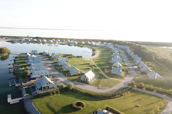Foto van Villa OesterdamComfort | 6 personen - Vakantiehuis in Tholen - ExteriorSummer