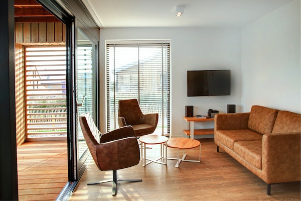 Foto van Villa Oesterdam Deluxe | 6 personen - Vakantiehuis in Tholen - LivingRoom