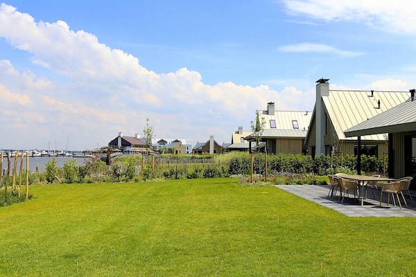 Foto van Villa Oesterdam Deluxe | 8 slaapplaatsen - Vakantiehuis in Tholen - AreaSummer1KM