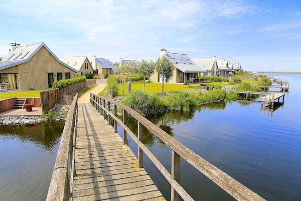 Foto van Villa Oesterdam Deluxe | 8 slaapplaatsen - Vakantiehuis in Tholen - AreaSummer1KM