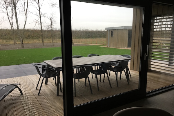 Foto van Villa Oesterdam Deluxe | 8 slaapplaatsen - Vakantiehuis in Tholen - TerraceBalcony