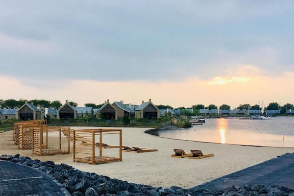 Foto van Villa Oesterdam Deluxe | 8 slaapplaatsen - Vakantiehuis in Tholen - AreaSummer20KM