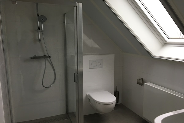 Foto van Villa Oesterdam Deluxe | 8 slaapplaatsen - Vakantiehuis in Tholen - BathRoom