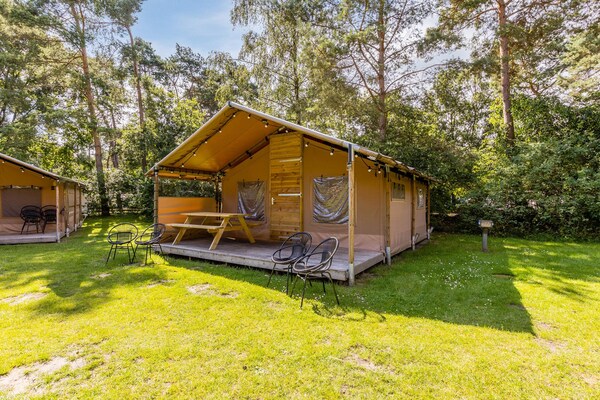 Foto van Safaritent bij De Biesbosch en Breda - Vakantiehuis in Oosterhout - ExteriorSummer