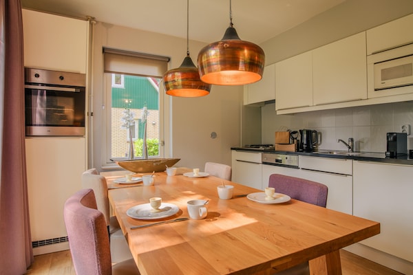 Foto van Moderne bungalow met privésauna - Vakantiehuis in Diessen-Baarschot - DiningRoom