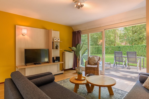 Foto van Moderne bungalow met privésauna - Vakantiehuis in Diessen-Baarschot - LivingRoom