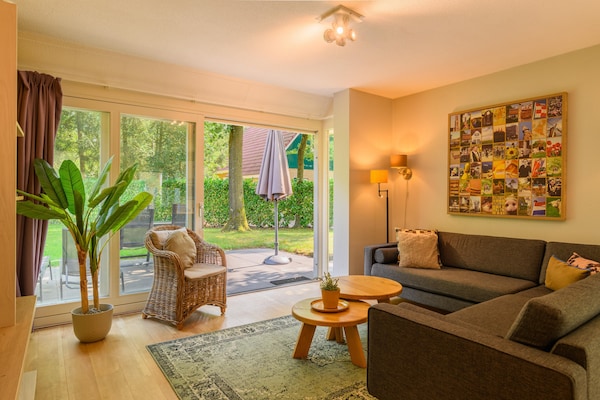 Foto van Moderne bungalow met privésauna - Vakantiehuis in Diessen-Baarschot - LivingRoom