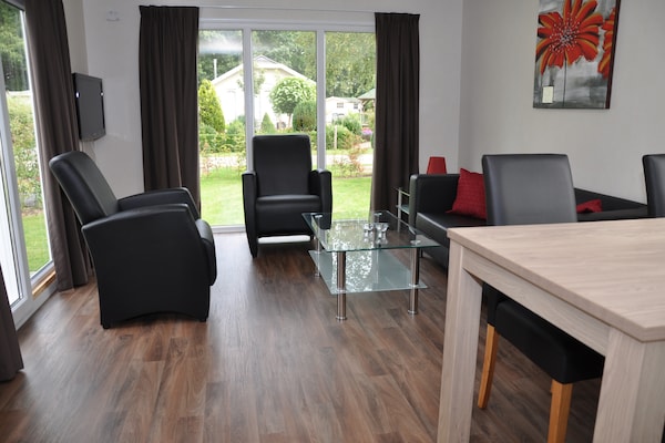 Foto van Chalet in Parc de Kievit met tuin - Vakantiehuis in Baarle-Nassau - LivingRoom